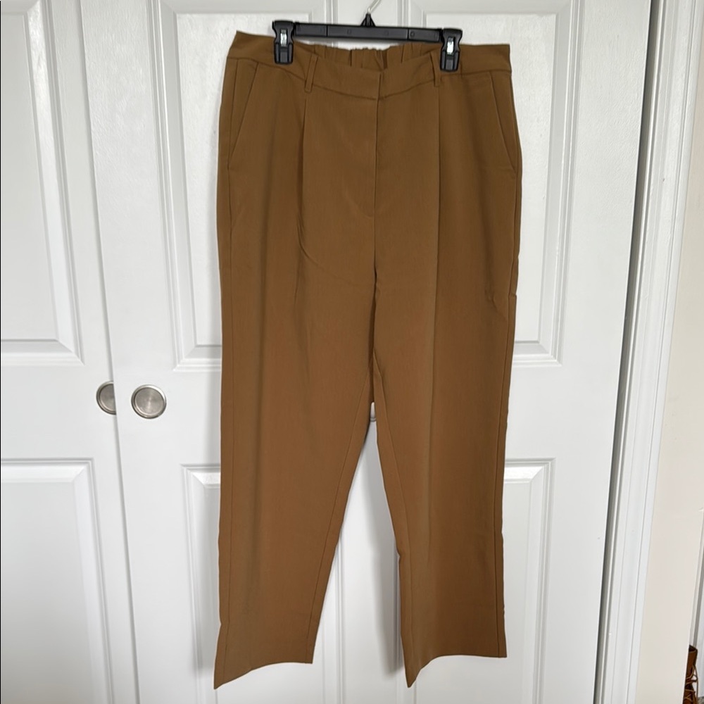 Women's Brown Wide Leg Pants with pleat in front. Size XL from old navy.